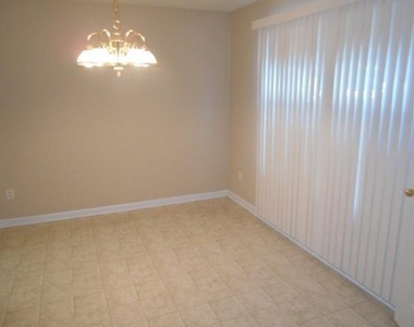 7712 Autry Circle - Photo Thumbnail 2