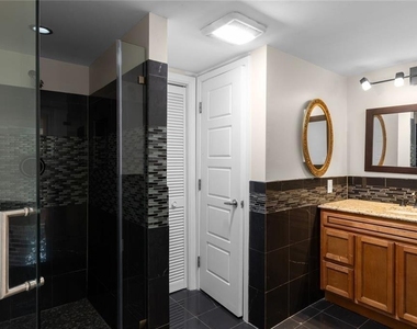 212 Kings - Photo Thumbnail 98