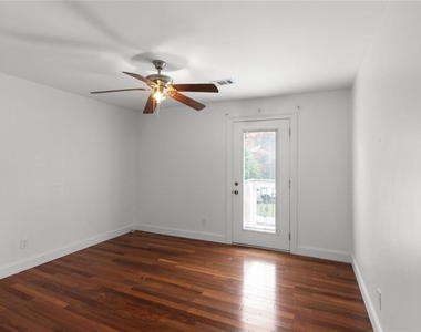 212 Kings - Photo Thumbnail 80