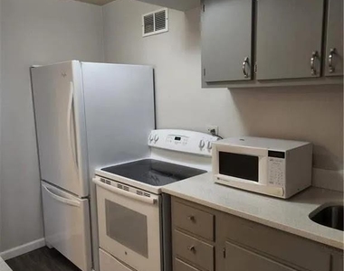 300 Peachtree Street Ne - Photo Thumbnail 4