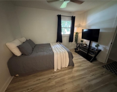 5078 Paris Avenue - Photo Thumbnail 8
