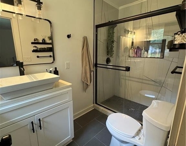 5078 Paris Avenue - Photo Thumbnail 10