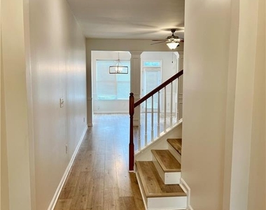 3102 Brockenhurst Drive - Photo Thumbnail 2