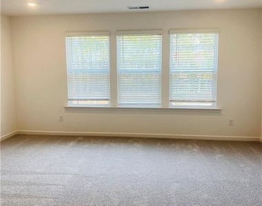 3102 Brockenhurst Drive - Photo Thumbnail 4