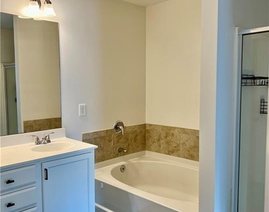 3102 Brockenhurst Drive - Photo Thumbnail 19