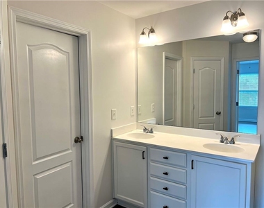3102 Brockenhurst Drive - Photo Thumbnail 18
