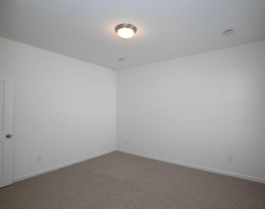 1826 Derrick Drive - Photo Thumbnail 22