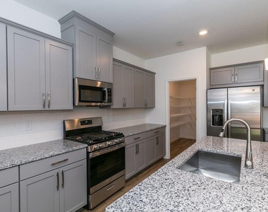 1826 Derrick Drive - Photo Thumbnail 9