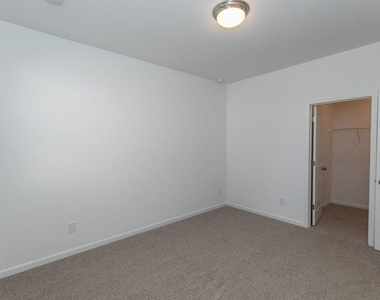 1826 Derrick Drive - Photo Thumbnail 23