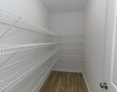 1826 Derrick Drive - Photo Thumbnail 10
