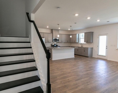1826 Derrick Drive - Photo Thumbnail 14
