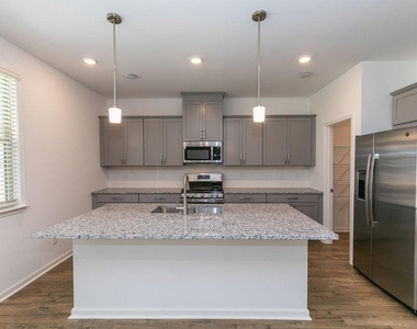 1826 Derrick Drive - Photo Thumbnail 8