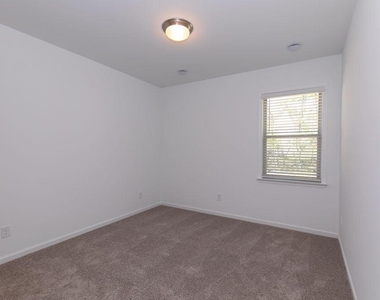 1989 Derrick Drive - Photo Thumbnail 21