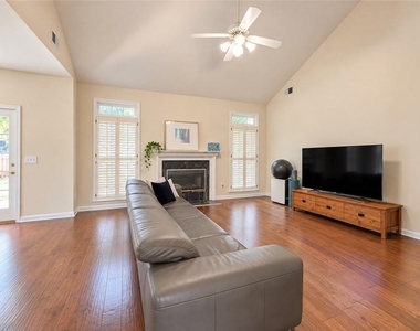 1124 Sadlers Way - Photo Thumbnail 7