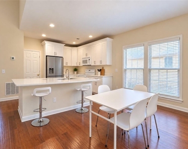 1124 Sadlers Way - Photo Thumbnail 10