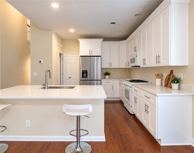 1124 Sadlers Way - Photo Thumbnail 9