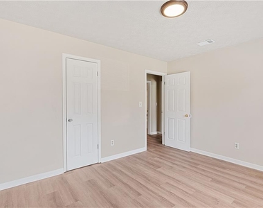 217 Tanglewood Drive - Photo Thumbnail 14