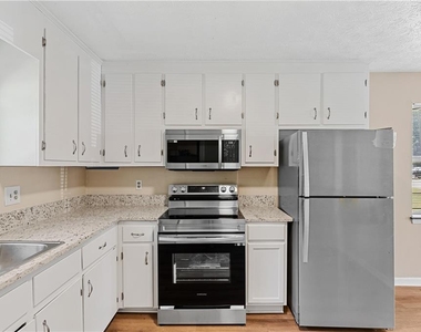 217 Tanglewood Drive - Photo Thumbnail 9