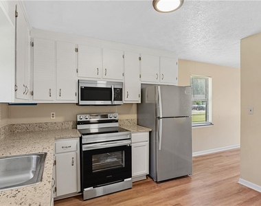 217 Tanglewood Drive - Photo Thumbnail 8