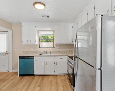 217 Tanglewood Drive - Photo Thumbnail 6