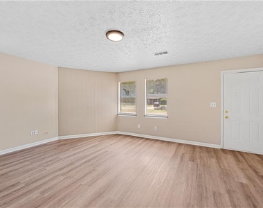 217 Tanglewood Drive - Photo Thumbnail 3