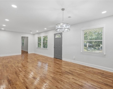 1395 Dennis Drive - Photo Thumbnail 2