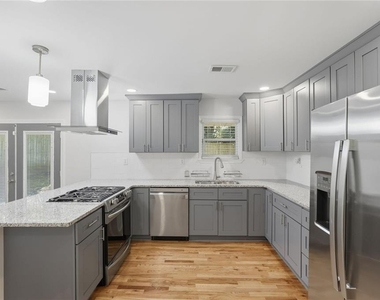 1395 Dennis Drive - Photo Thumbnail 4