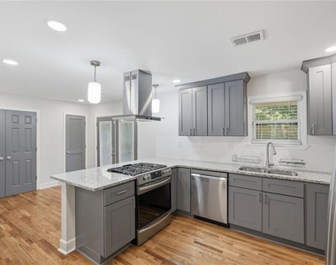 1395 Dennis Drive - Photo Thumbnail 5
