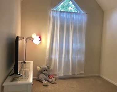 104 Lesley Lane - Photo Thumbnail 15
