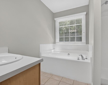 4025 Hemingway Drive - Photo Thumbnail 18