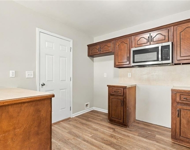 121 Cypress Court - Photo Thumbnail 12