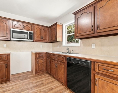121 Cypress Court - Photo Thumbnail 10