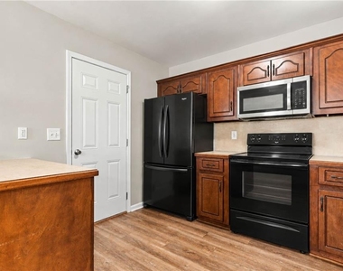 121 Cypress Court - Photo Thumbnail 13