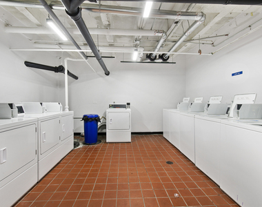 7450 N Greenview Avenue - Photo Thumbnail 10