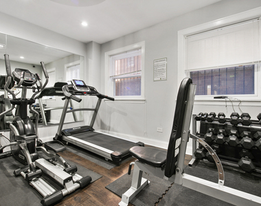 7450 N Greenview Avenue - Photo Thumbnail 9