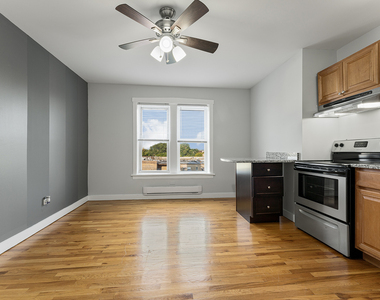 7450 N Greenview Avenue - Photo Thumbnail 5