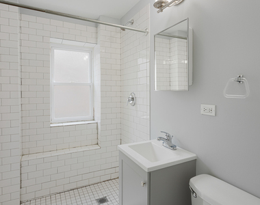 7450 N Greenview Avenue - Photo Thumbnail 6