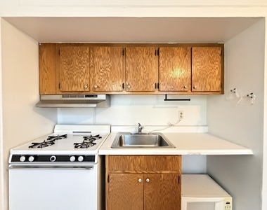 4060 N Kenmore Avenue - Photo Thumbnail 3