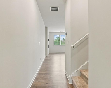 5313 Melbourne Lane - Photo Thumbnail 4
