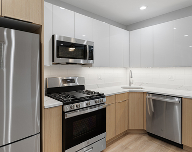 1558 W Juneway Terrace - Photo Thumbnail 4