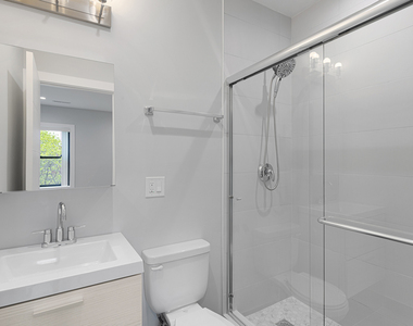 1558 W Juneway Terrace - Photo Thumbnail 10