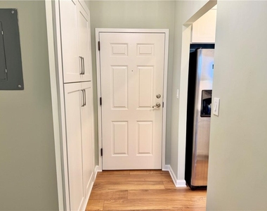 300 Johnson Ferry Road - Photo Thumbnail 8