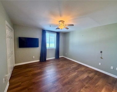 300 Johnson Ferry Road - Photo Thumbnail 10