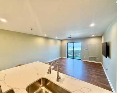 300 Johnson Ferry Road - Photo Thumbnail 5