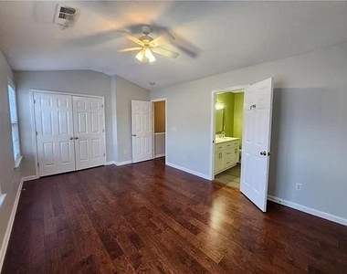 4067 Howell Park Road - Photo Thumbnail 2