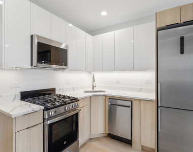 1554 W Juneway Terrace - Photo Thumbnail 5