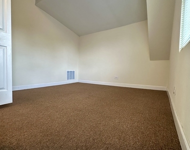 3755 N Christiana Avenue - Photo Thumbnail 15