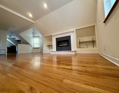 3755 N Christiana Avenue - Photo Thumbnail 2
