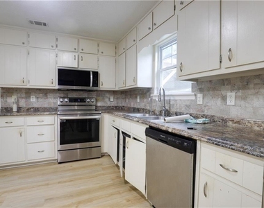 4131 Gravitt Place - Photo Thumbnail 7