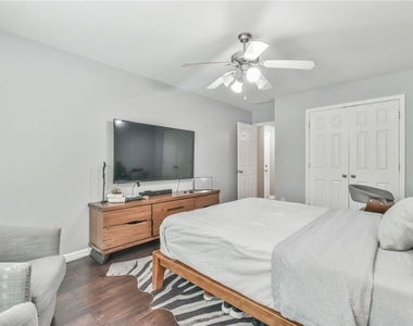 987 Park Hollow Way - Photo Thumbnail 15